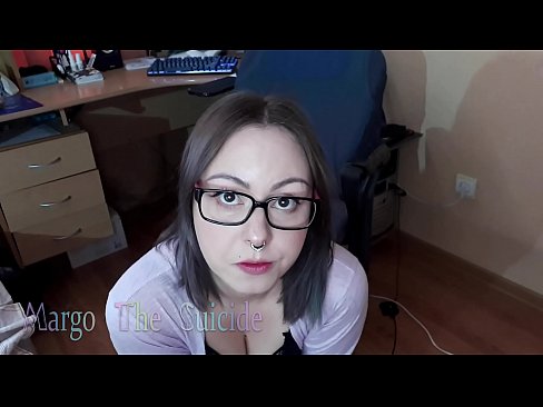 ❤️ Σέξι κορίτσι με γυαλιά πιπιλίζει Dildo βαθιά στην κάμερα ☑ Σούπερ σεξ